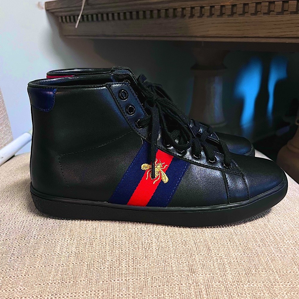 GUCCI SNEAKERS, NEW!!, authentic, Soft Italian leather.. perfect condition